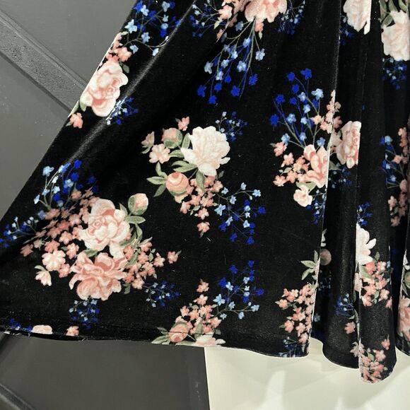 H&M Divided Black Floral Velvet Romper Size 10 Spaghetti Strap - Picture 5 of 9